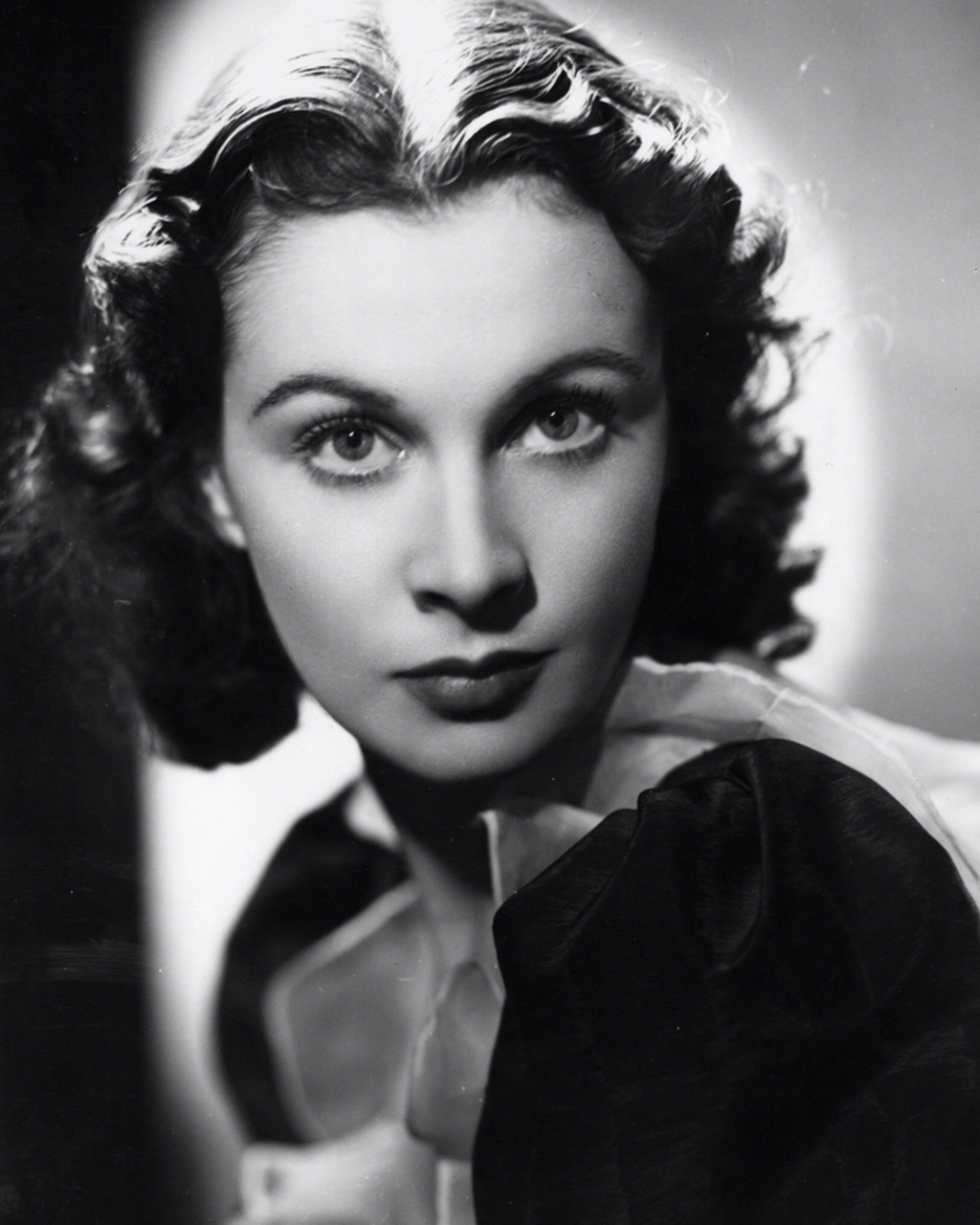 30年代,演员费雯 丽!那么美,演技还那么精湛,真的令人赞叹!