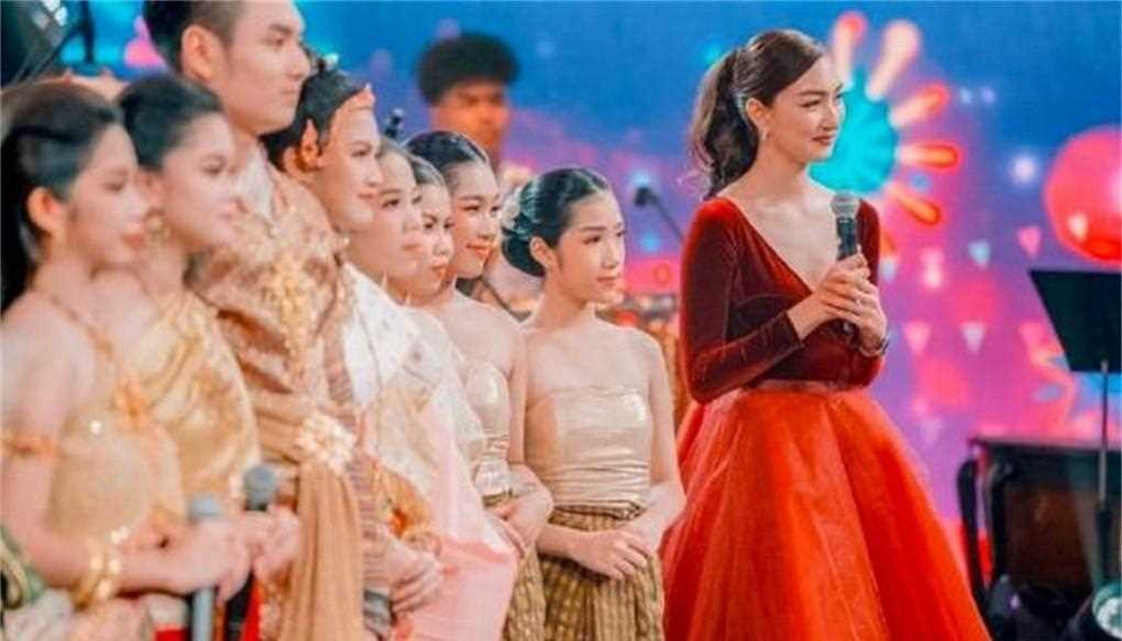 泰星pancake真的是多才多艺,主持,走秀,演戏样样都厉害,还有幸福美满