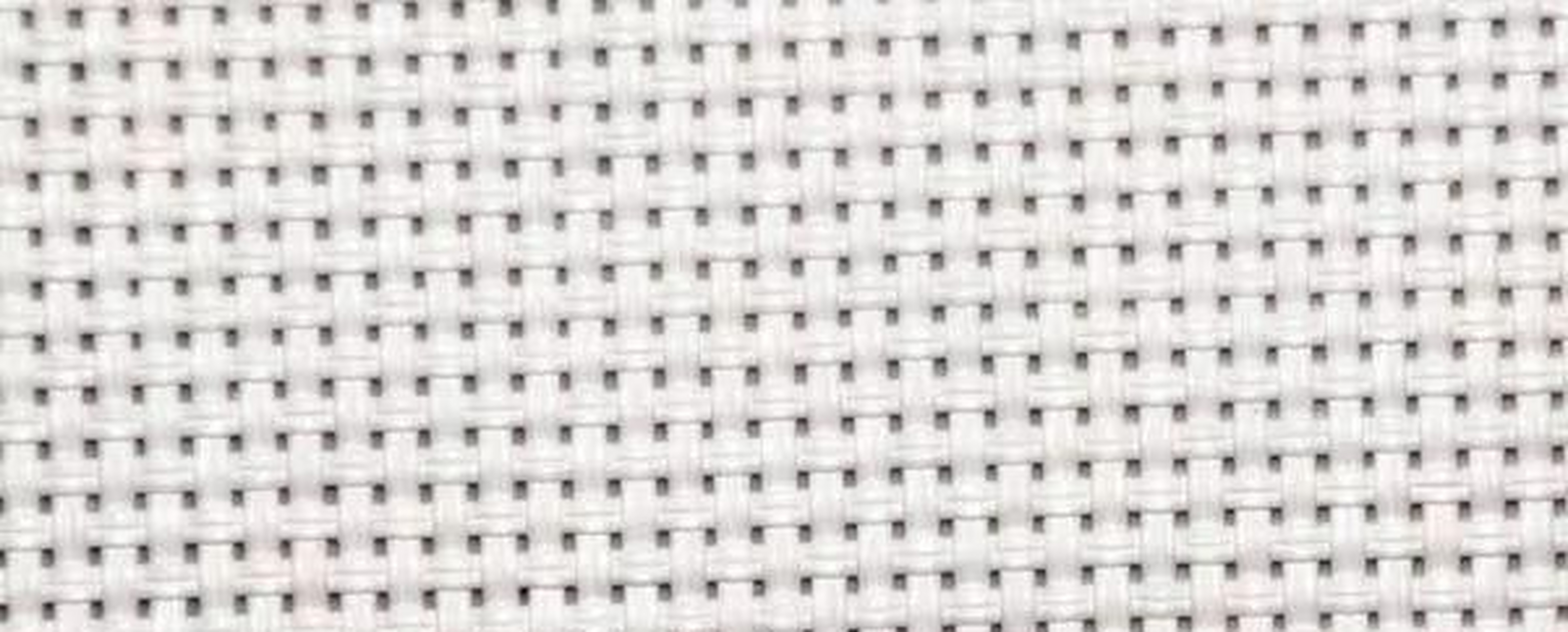 平纹编织手法是经线和纬线一上一下相互交穿而成,纹理呈"十字"状,且正