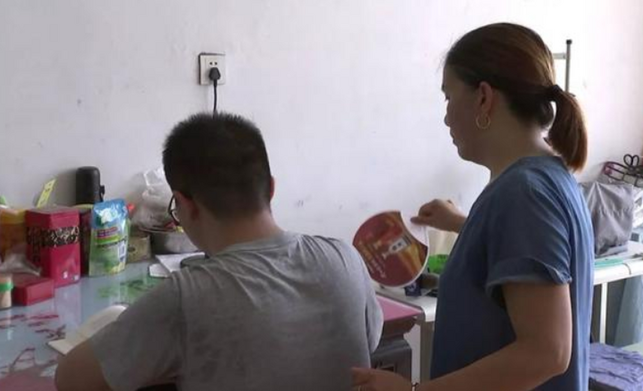 2019年高考,江苏考生18岁的周鹏宇421分收到了清华大学录取通知书.