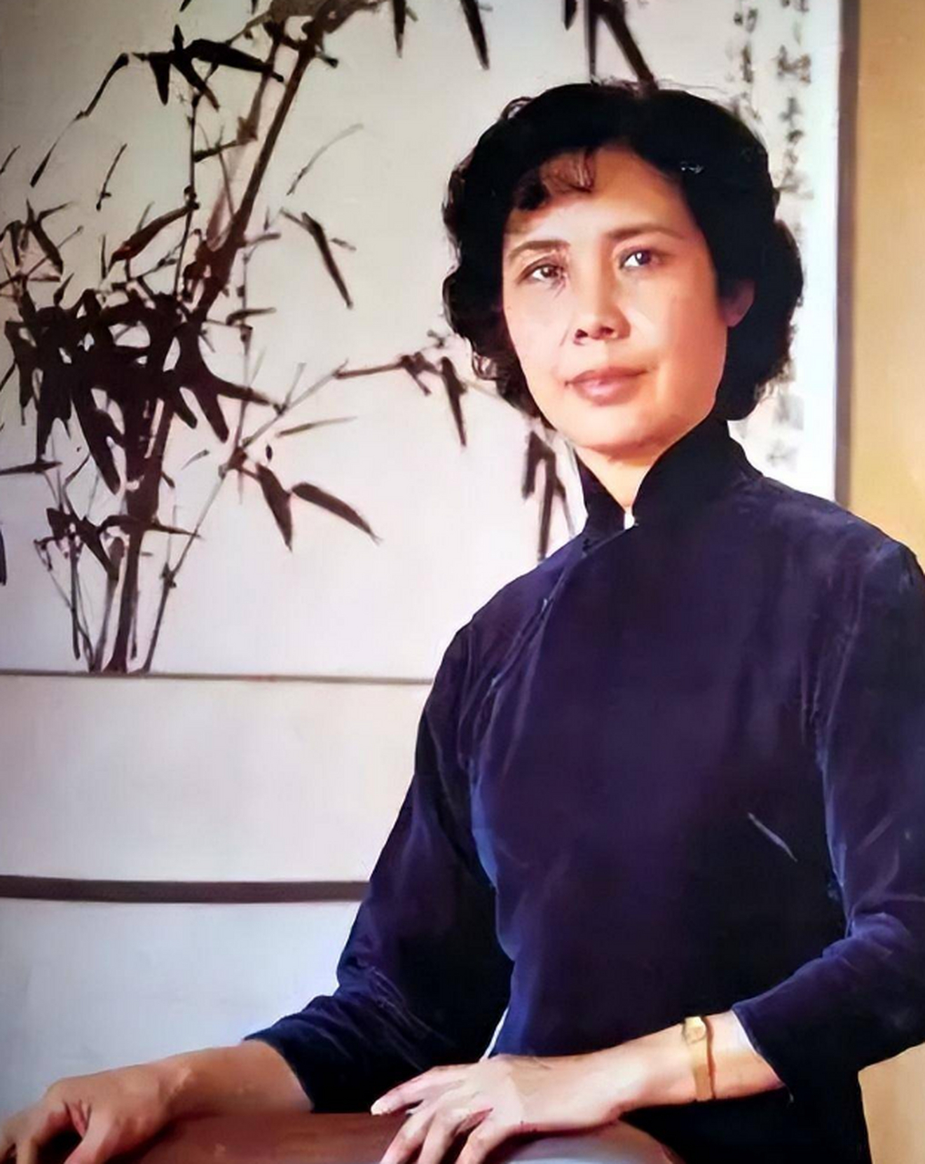 【表演艺术家郑振瑶去世】据媒体报道,知名表演艺术家郑振瑶于5月22日