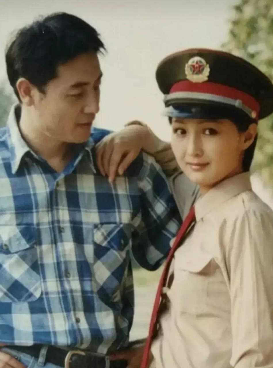 沈琳以前还曾当过兵,夫妻俩一直很恩爱,零绯闻,祝福他们一直幸福