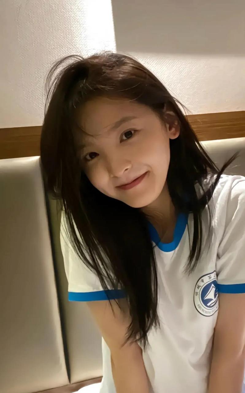 章若楠演员是一位非常出色的演员,她通过自己的表演技巧和天赋,赢得了