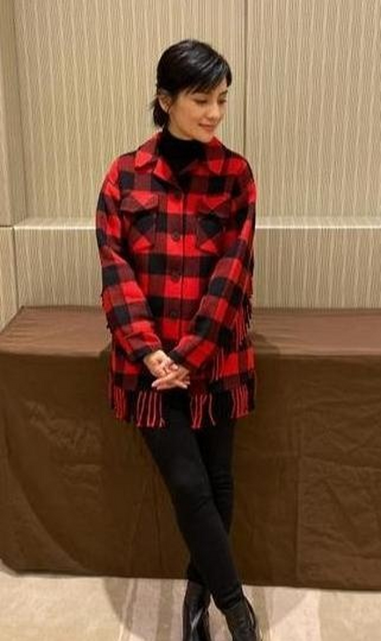 胡可在接受采访时大方地讲道,每天30分钟的瑜伽可以让自己充满活力