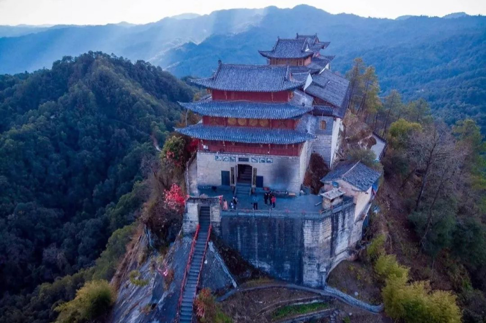 99云南腾冲云峰山,中缅边陲的奇峰,云海之上的灵岩山.