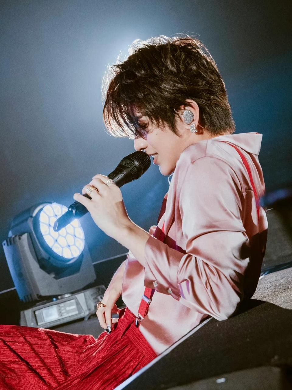 蔡徐坤演唱会独宠它 奢华珠宝真的绝了 被蔡徐坤演唱会造型一整个惊艳