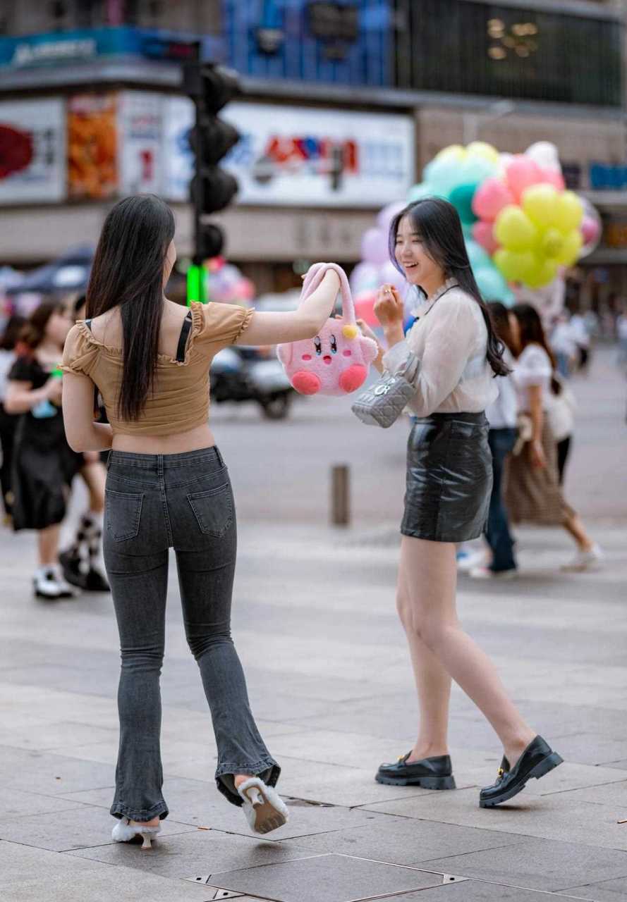 长沙街拍|一组街拍散片,摄于黄兴路步行街.