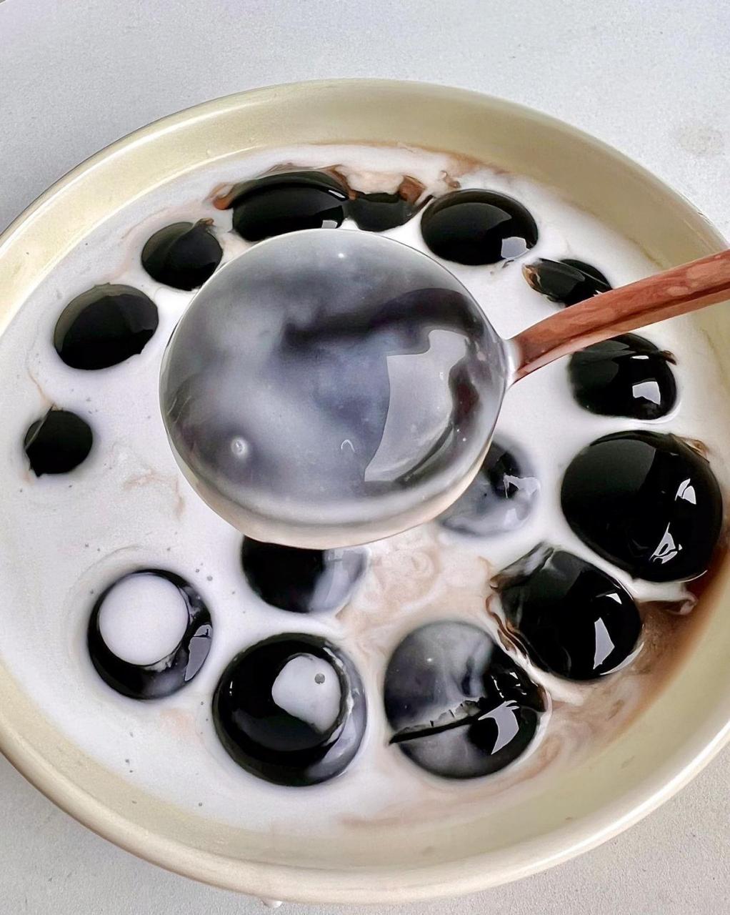 09这个真的巨巨巨好吃,但真不是皮蛋啊![鸡蛋]是仙草冻77椰浆!