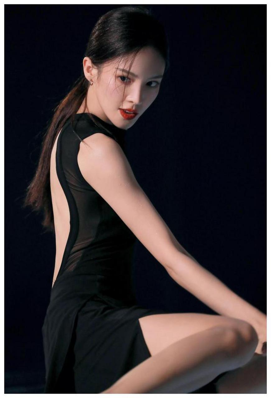 金晨《舞蹈生》跳现代热舞,性感优雅,一字马完美展现舞蹈功底