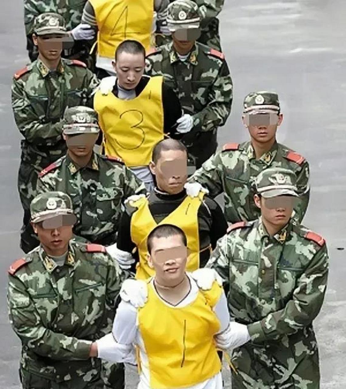 2006年12月15日,罪犯吴某(3号)被押送参加完宣判