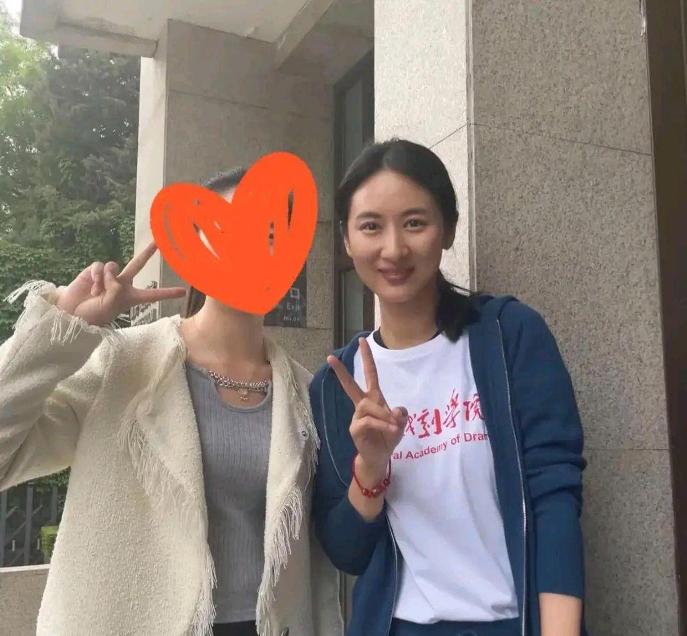 唐嫣,张雯雯,孙坚等人参加了2002年的中戏同学会,虽然都陆续上了潮流