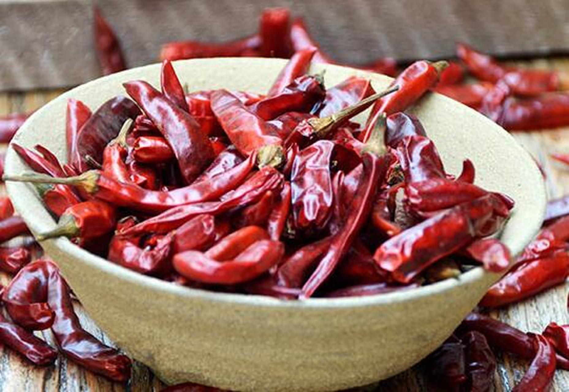 而"石柱红尖椒","艳椒425"等辣椒新品种,由于辣度适中,口感好,则是