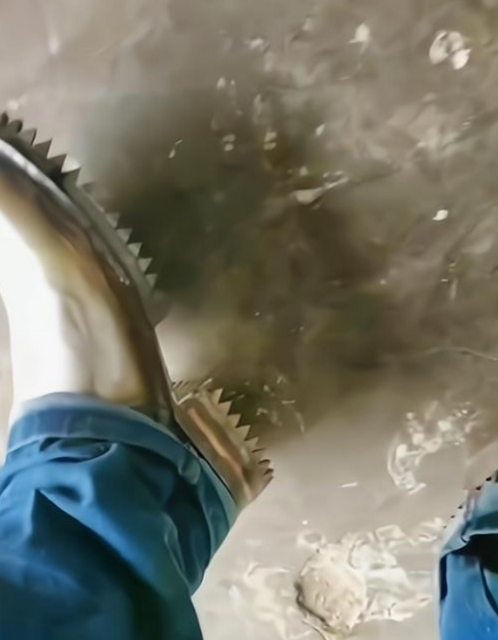 电焊师傅的杰作,还别说防滑技能杠杠的#搞笑趣图