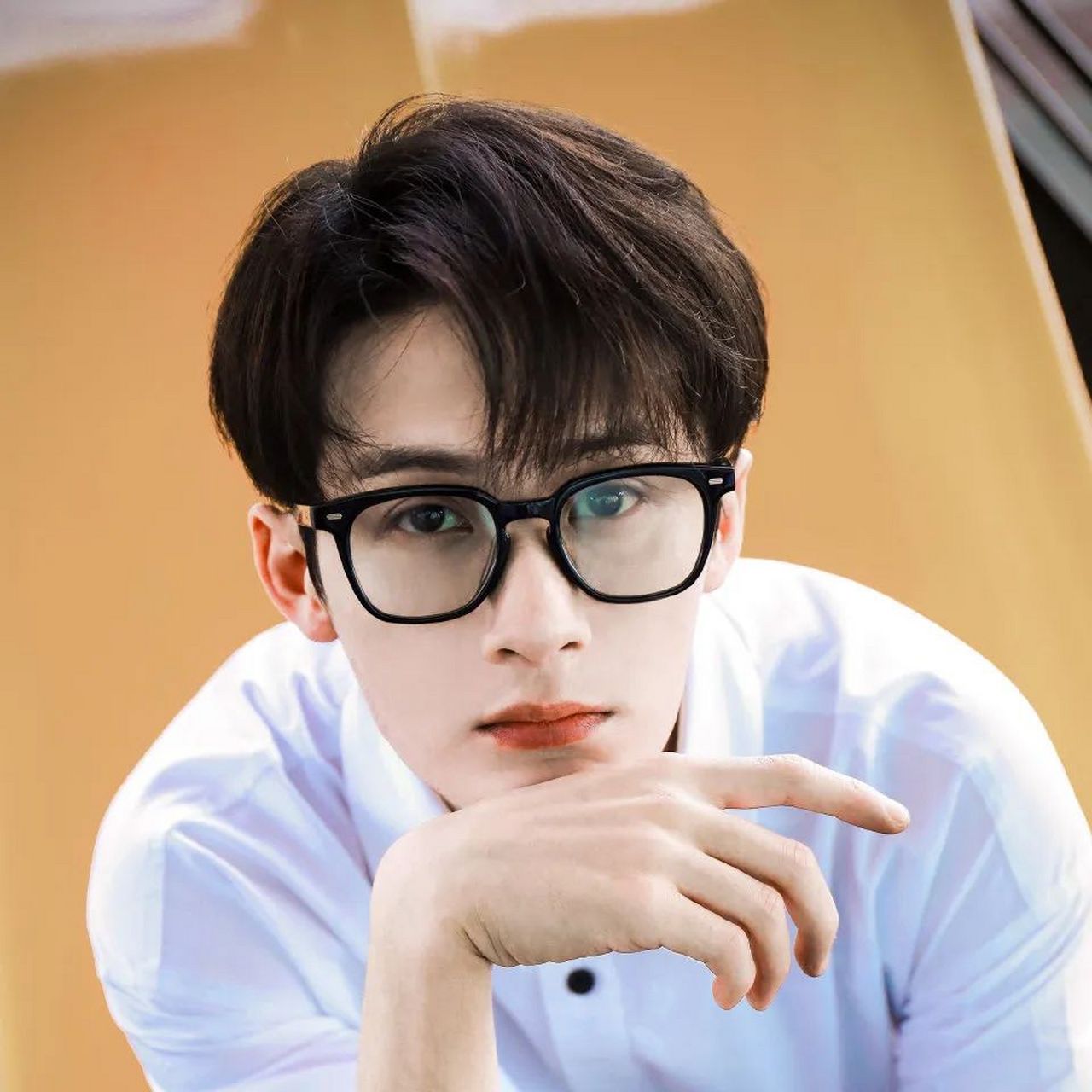 檀健次头像  "风停在窗边,嘱咐我要热爱这个世界."#100万积分狂享季