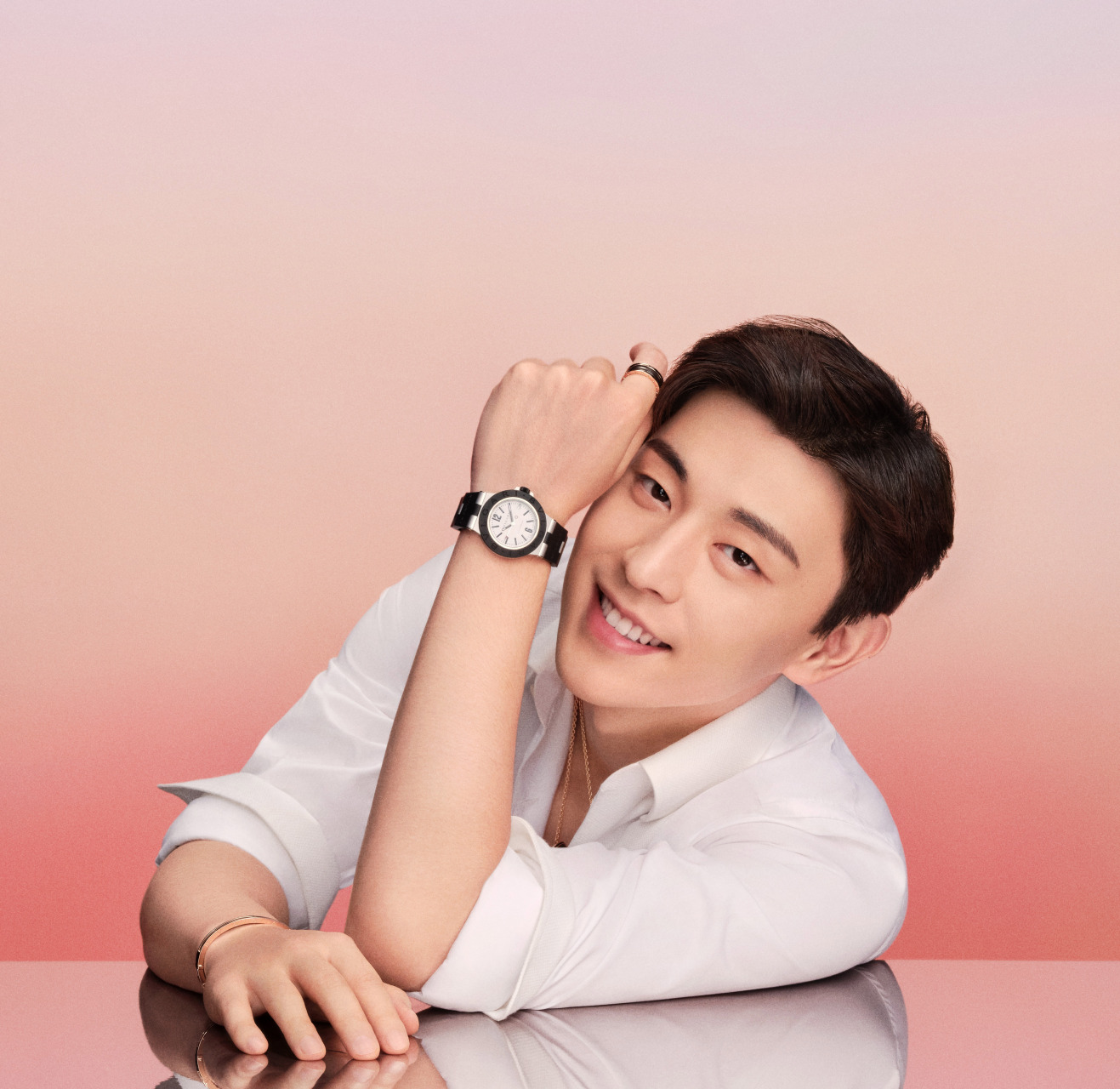 邓伦,最帅的宝格丽代言人之一 邓伦是世界时尚奢侈品珠宝宝格丽的代言