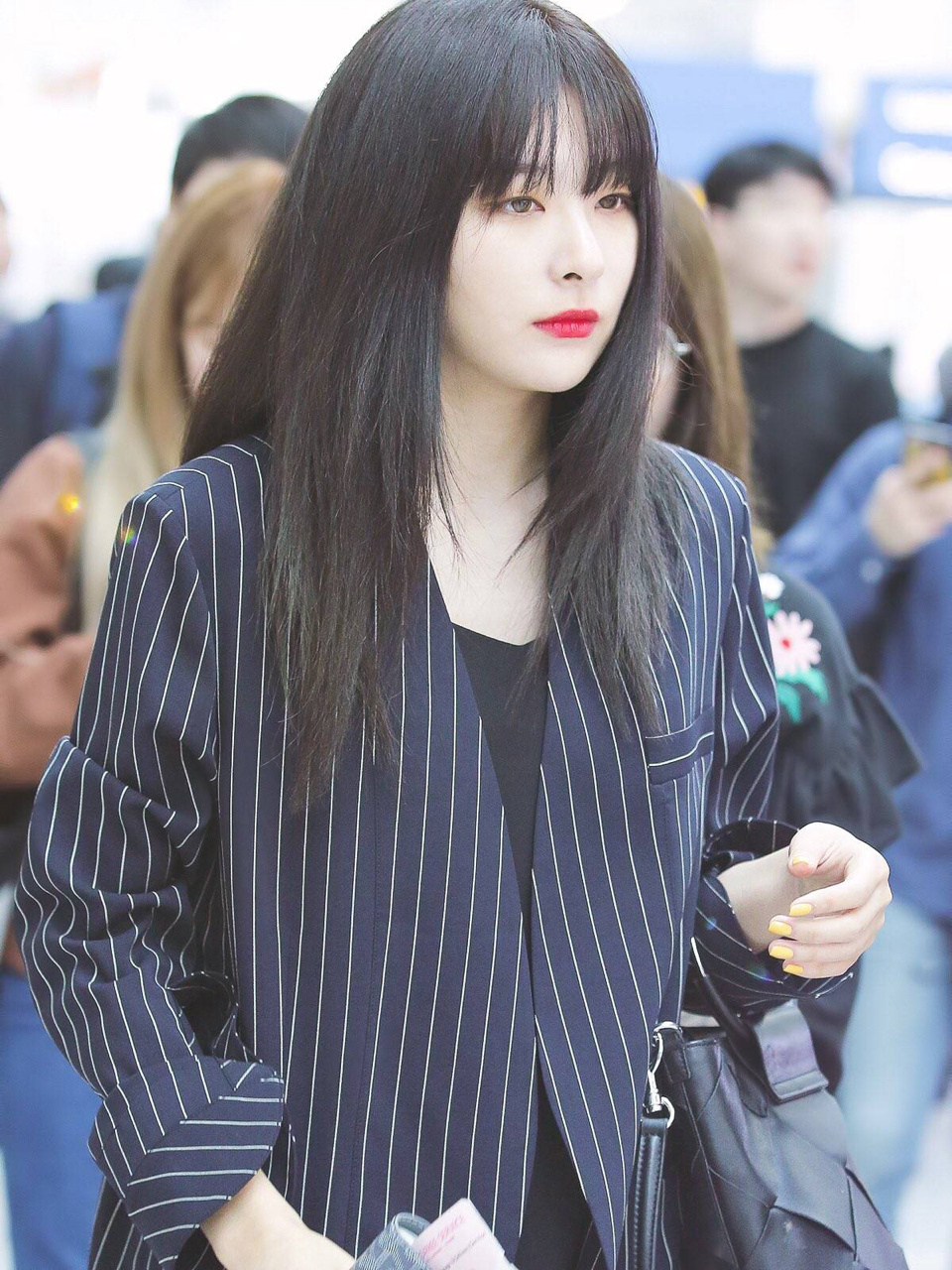 姜涩琪日常私服穿搭分享 外套|forum the store 包包|&other stories