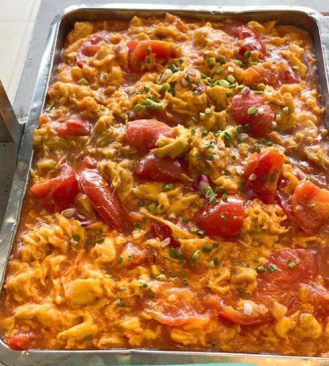 清华大学食堂做的西红柿炒鸡蛋vs普通大学食堂做的西红柿炒鸡蛋.