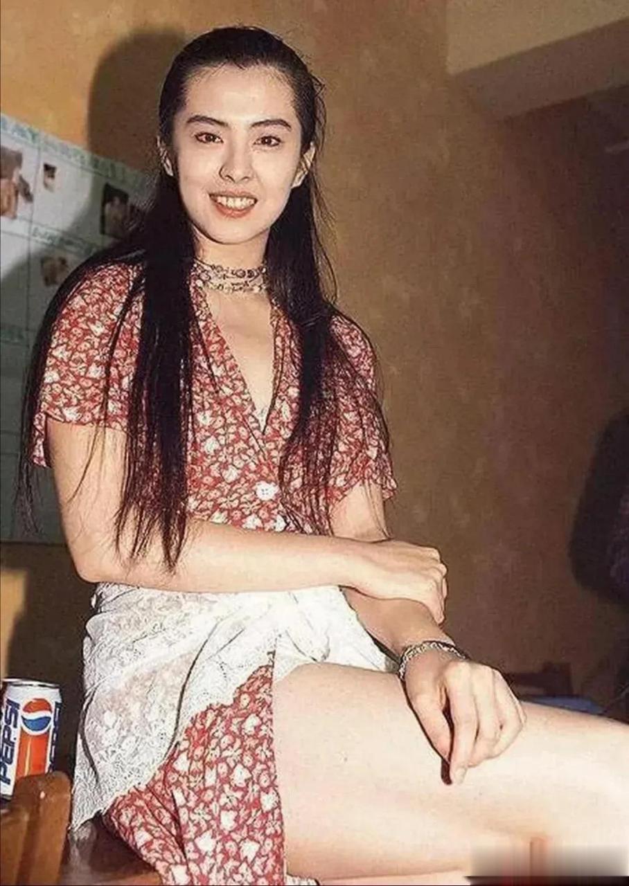 王祖贤年轻时期照片图片