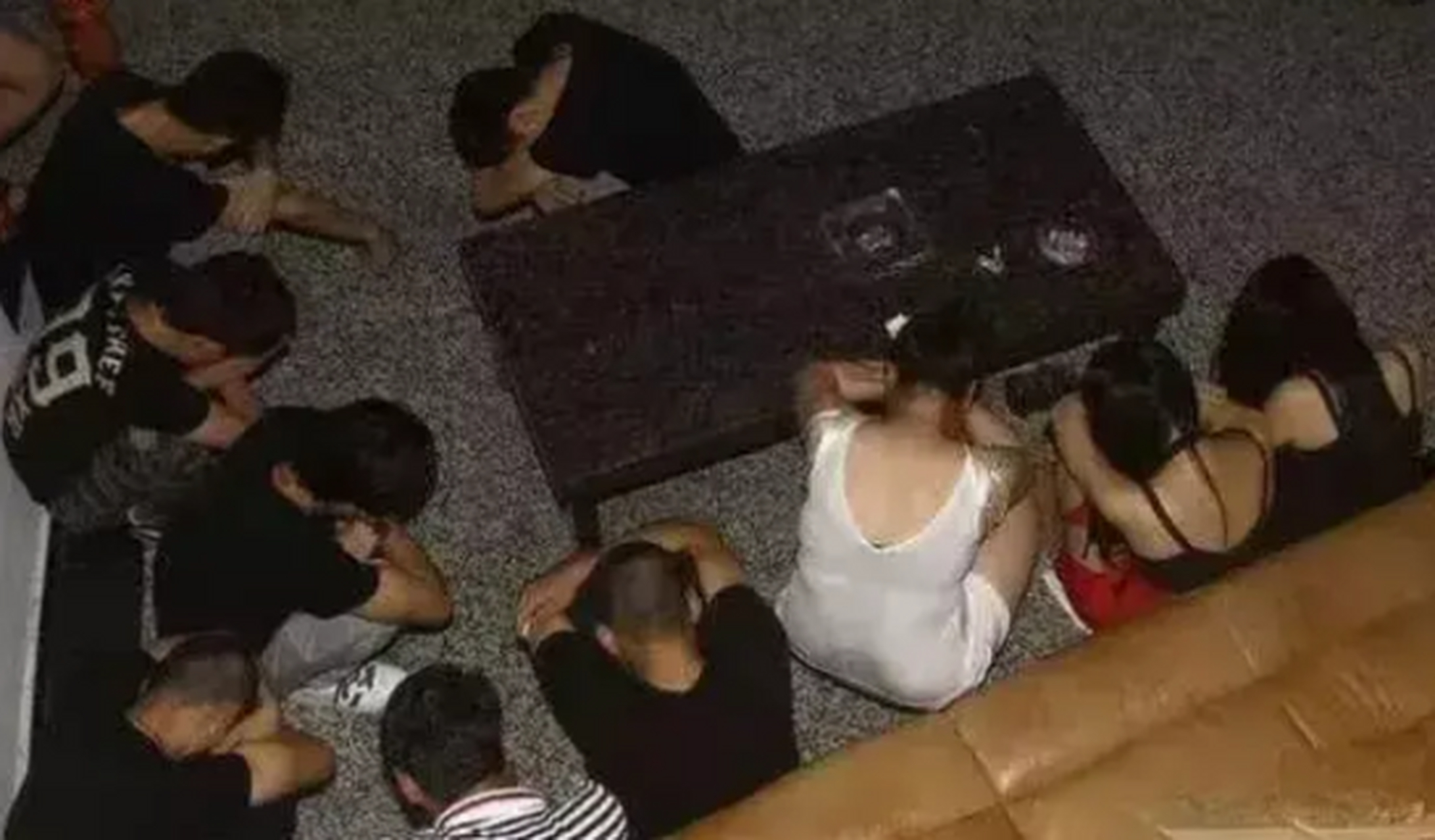 河北邢台女子在庄稼地里卖淫,警方不断加大扫黄打非力度,卖淫从城市向