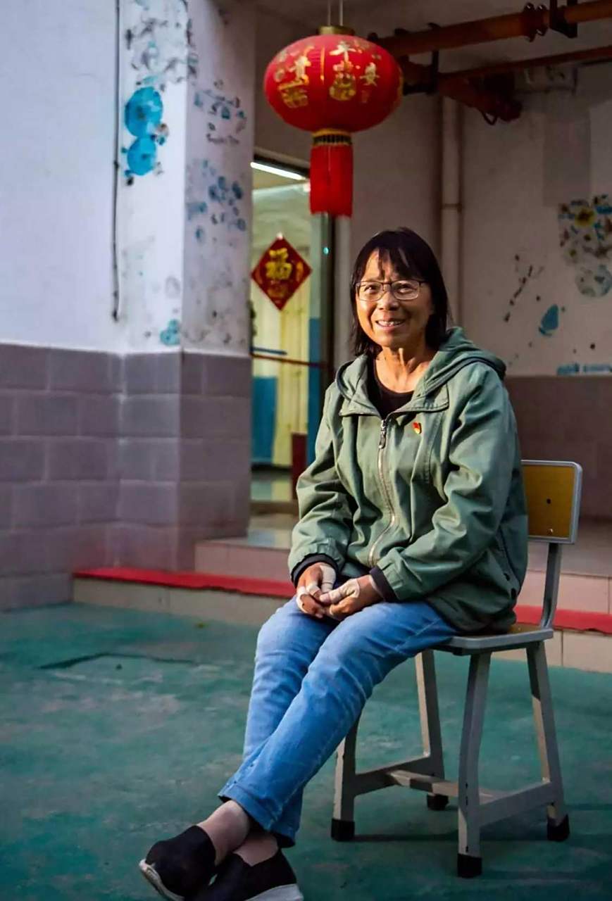 1974年,17岁的张桂梅上高中时一张照片.