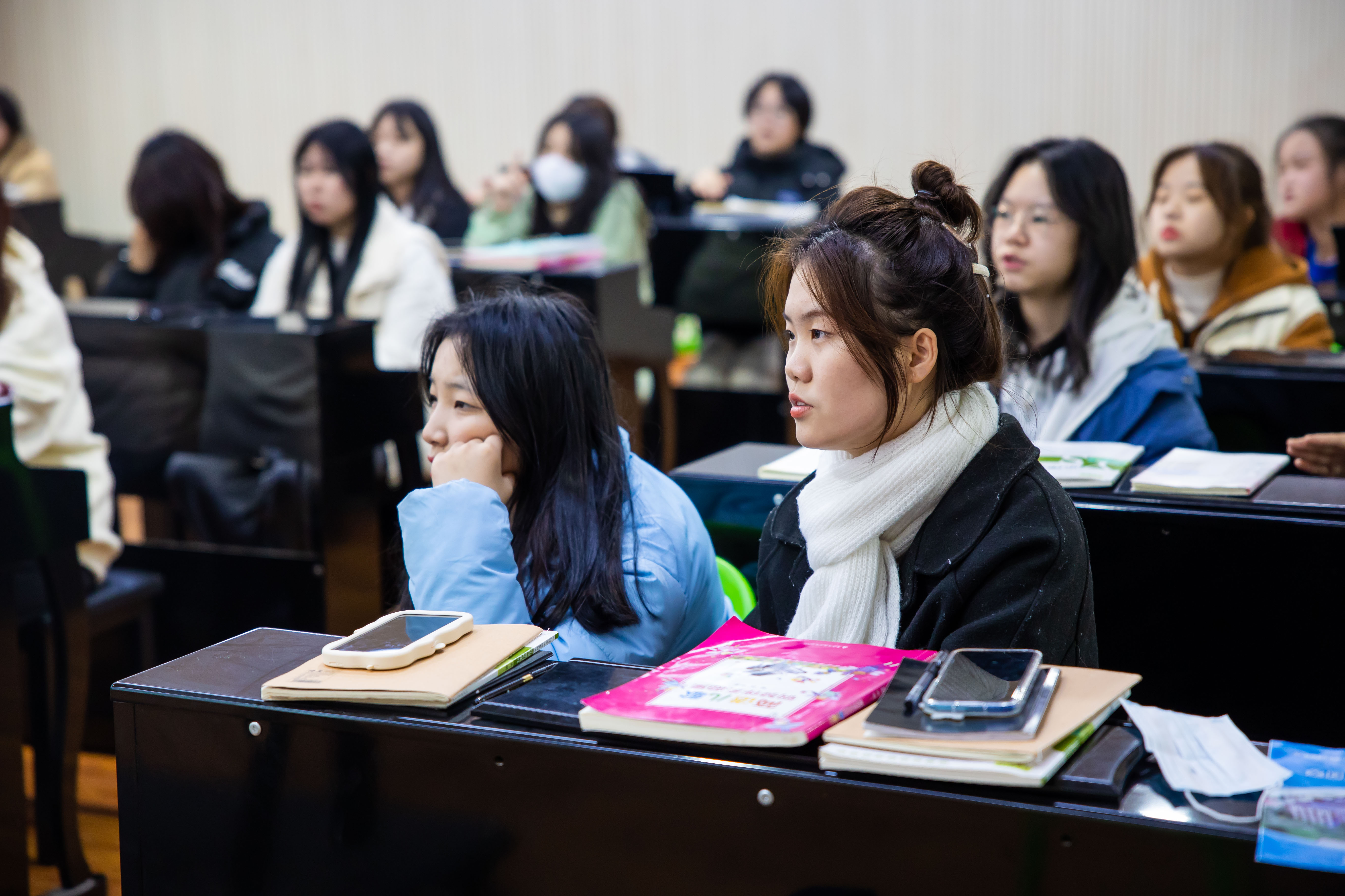 因为这几个专业大学毕业后相当于失业,工作非常难找,只能转行,4年白读