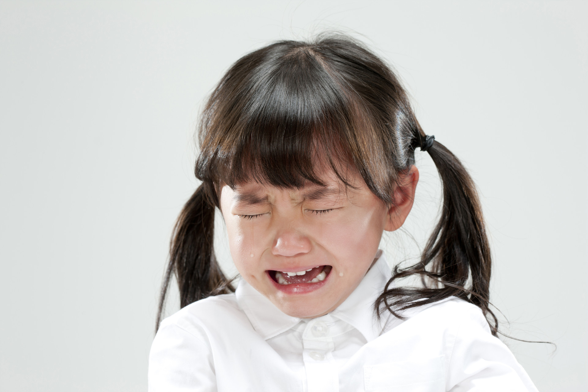 小孩哭小孩哭图片孩子哭的图片哭泣的小孩宝宝哭孩子哭小孩哭泣的图片