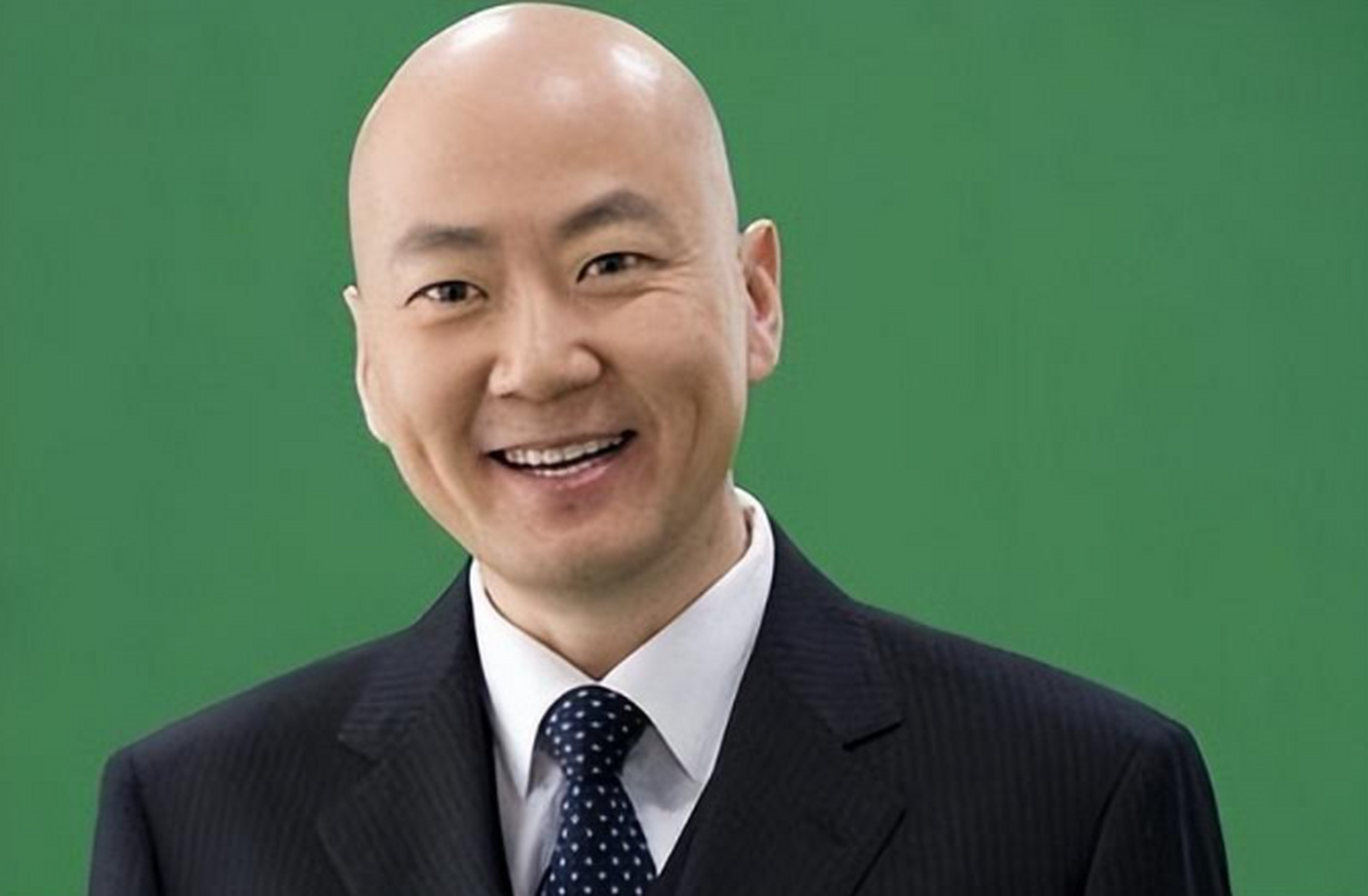 舞台上的郭冬临,常常冒着一股傻气儿