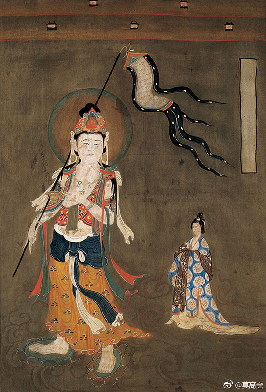 紫云霓雾中,引路菩萨右手持长竿幡,左手持柄香炉,脚踏莲朵,乘云而行