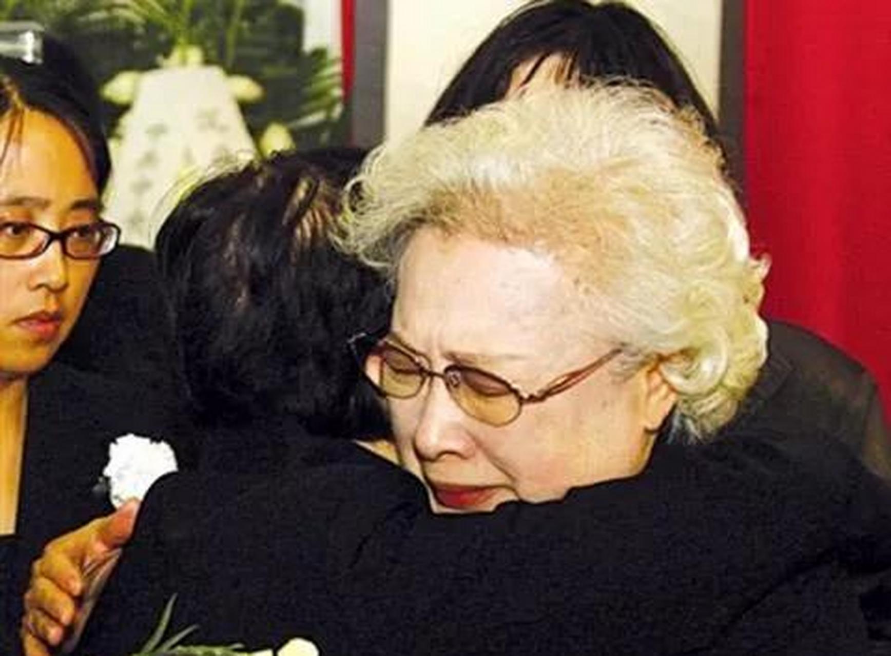 领动计划# 秦怡祖孙三代合影,秦怡晚年与女儿金斐姮的关系得到干破