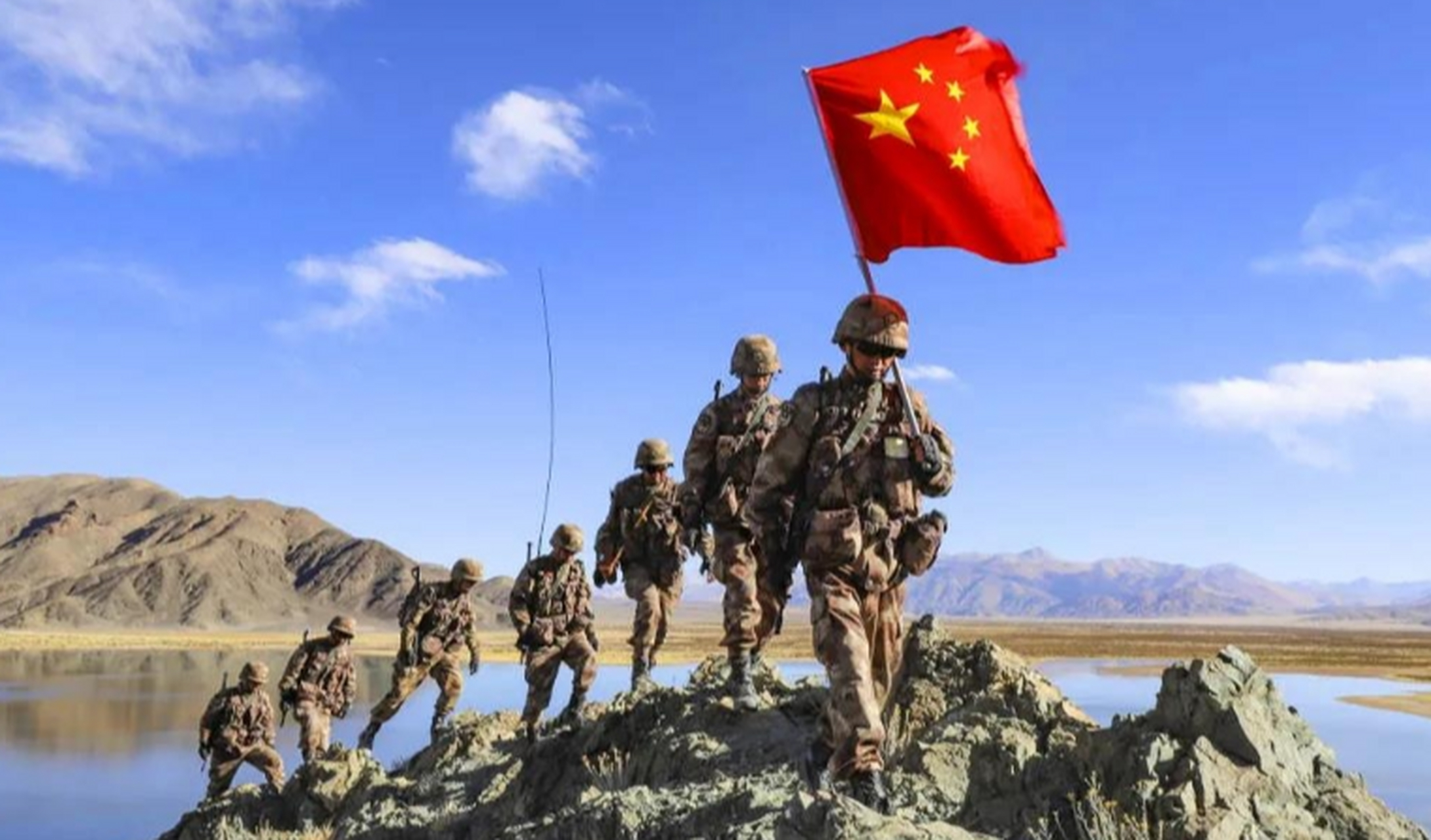 在解放军边防部队的身后,新疆军区还拥有数个装备精良的合成师,新疆