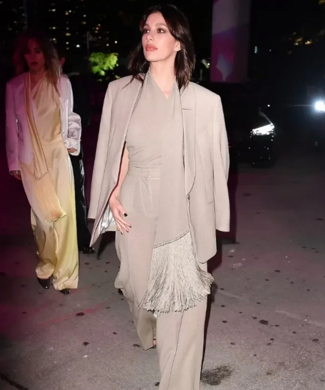 今天,泫雅,林允,超模糖糖,以及卡米拉·莫罗尼参加了迈阿密举行的星光