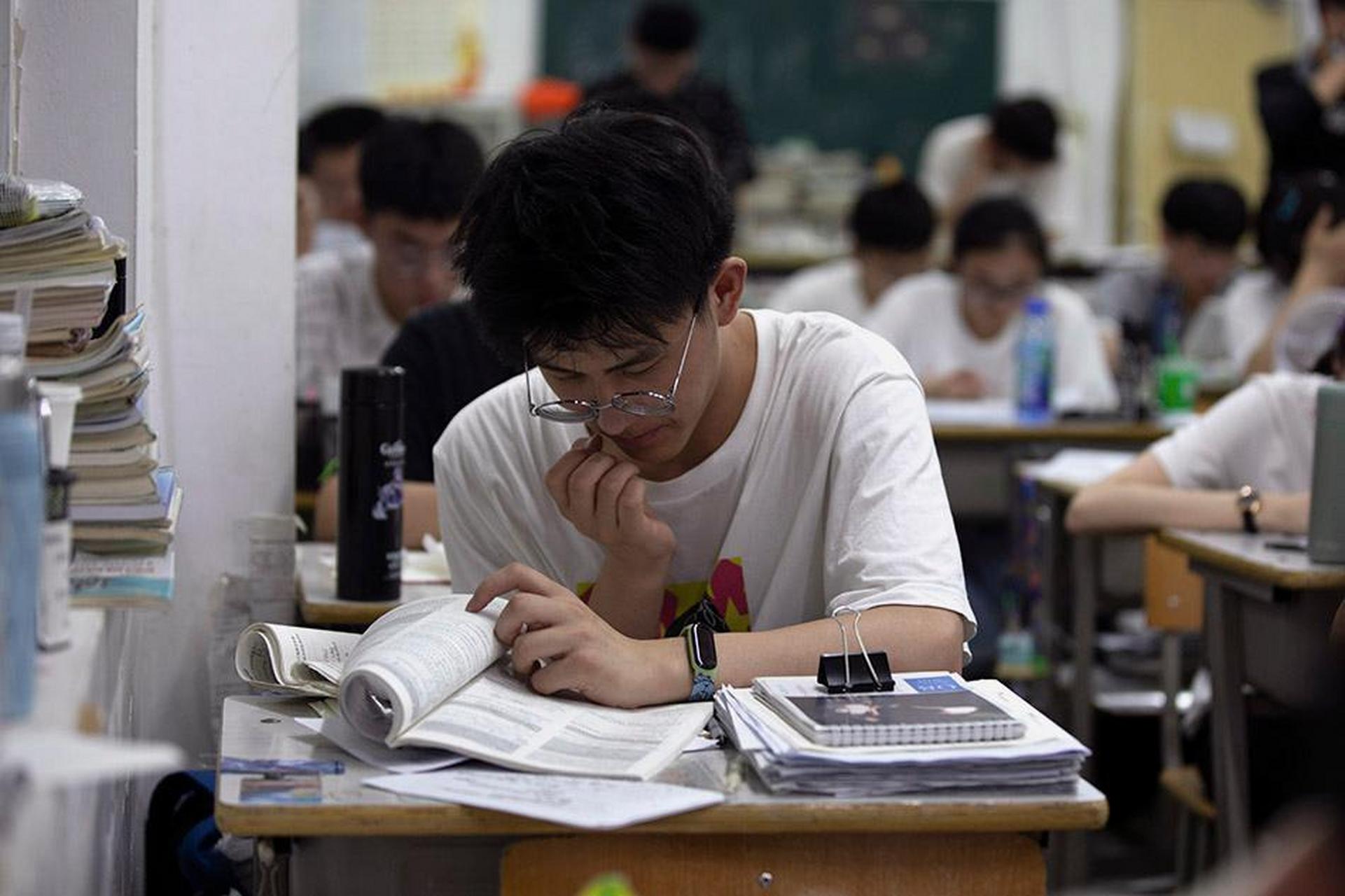 从班级倒数,到考上清华, "学渣"的励志求学路 几乎所有家长都有一颗望