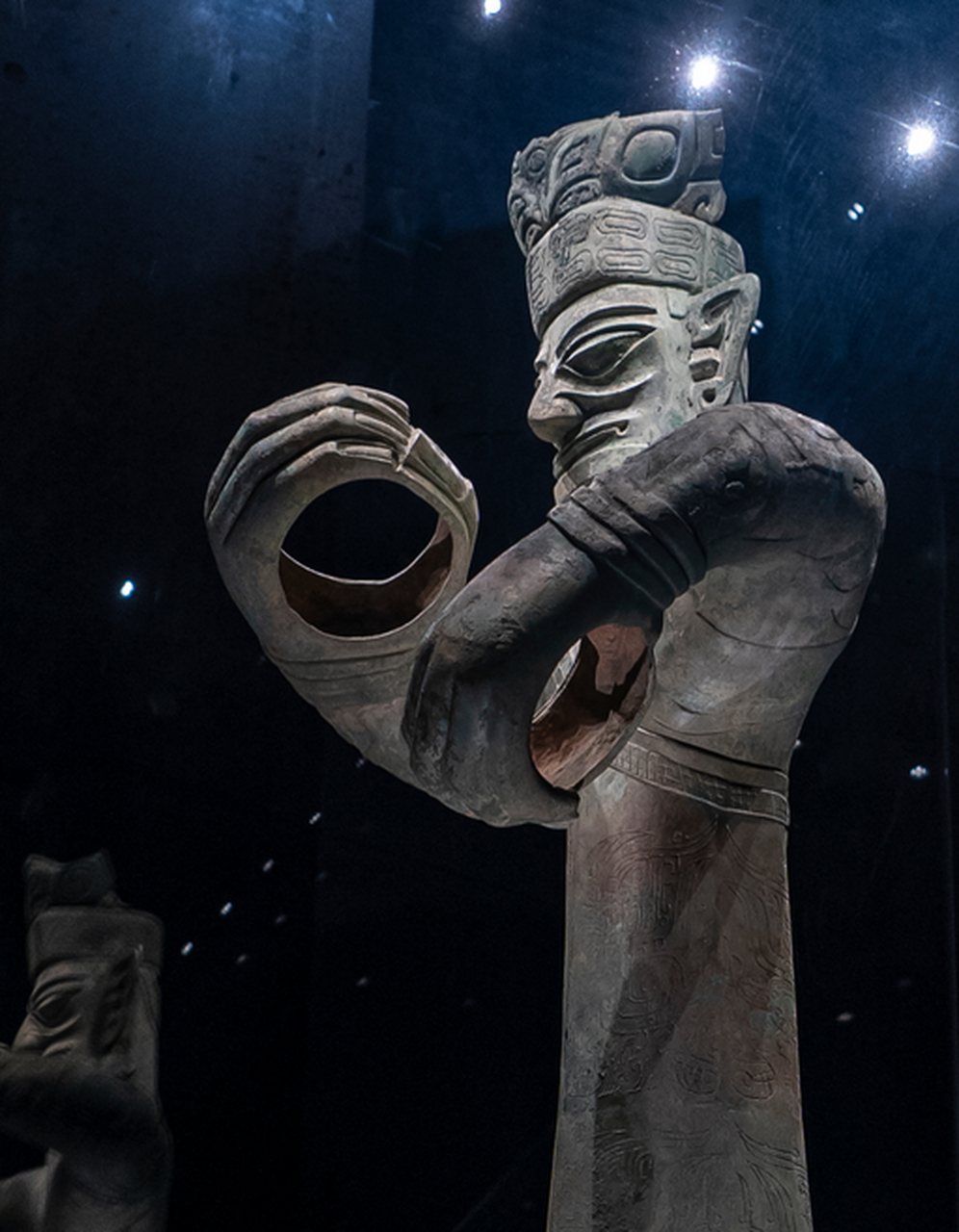 三星堆文明# 领略三星堆文物之美二:青铜大立人像