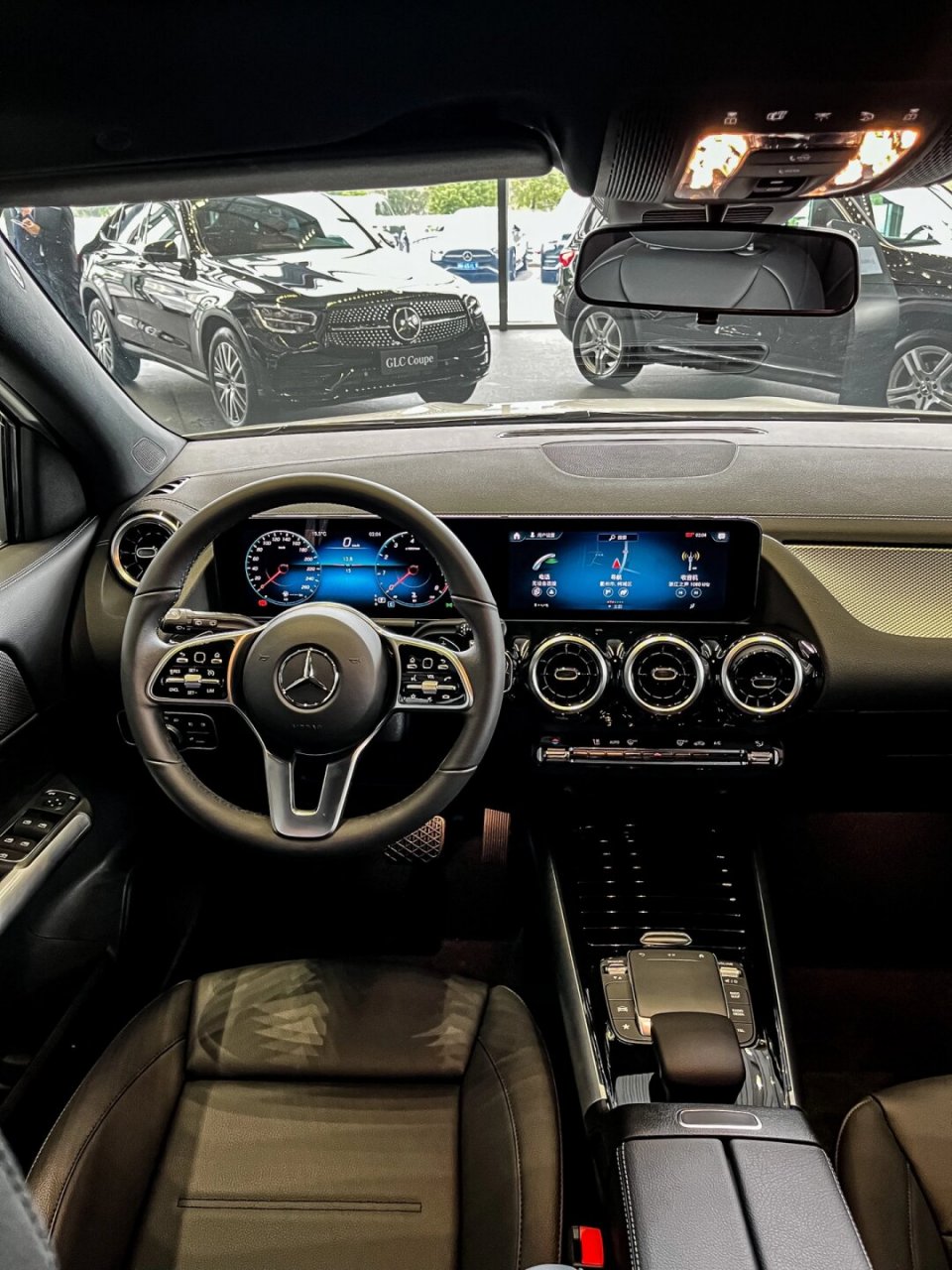 2023款奔驰gla200是一款适合女生开的车