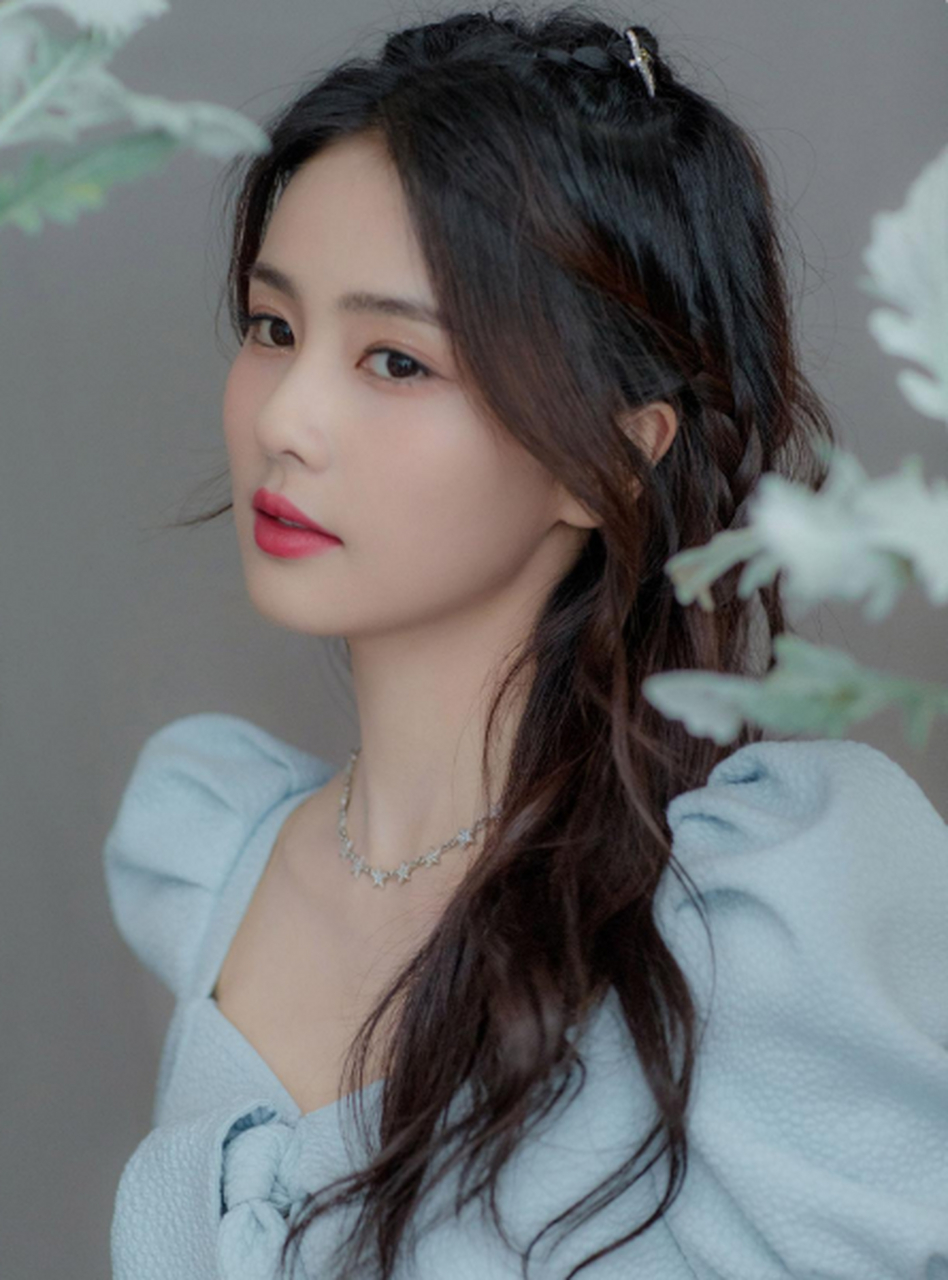 小仙女白鹿,可爱迷人脸蛋浓眉大眼小姐姐,非常可爱的妹子