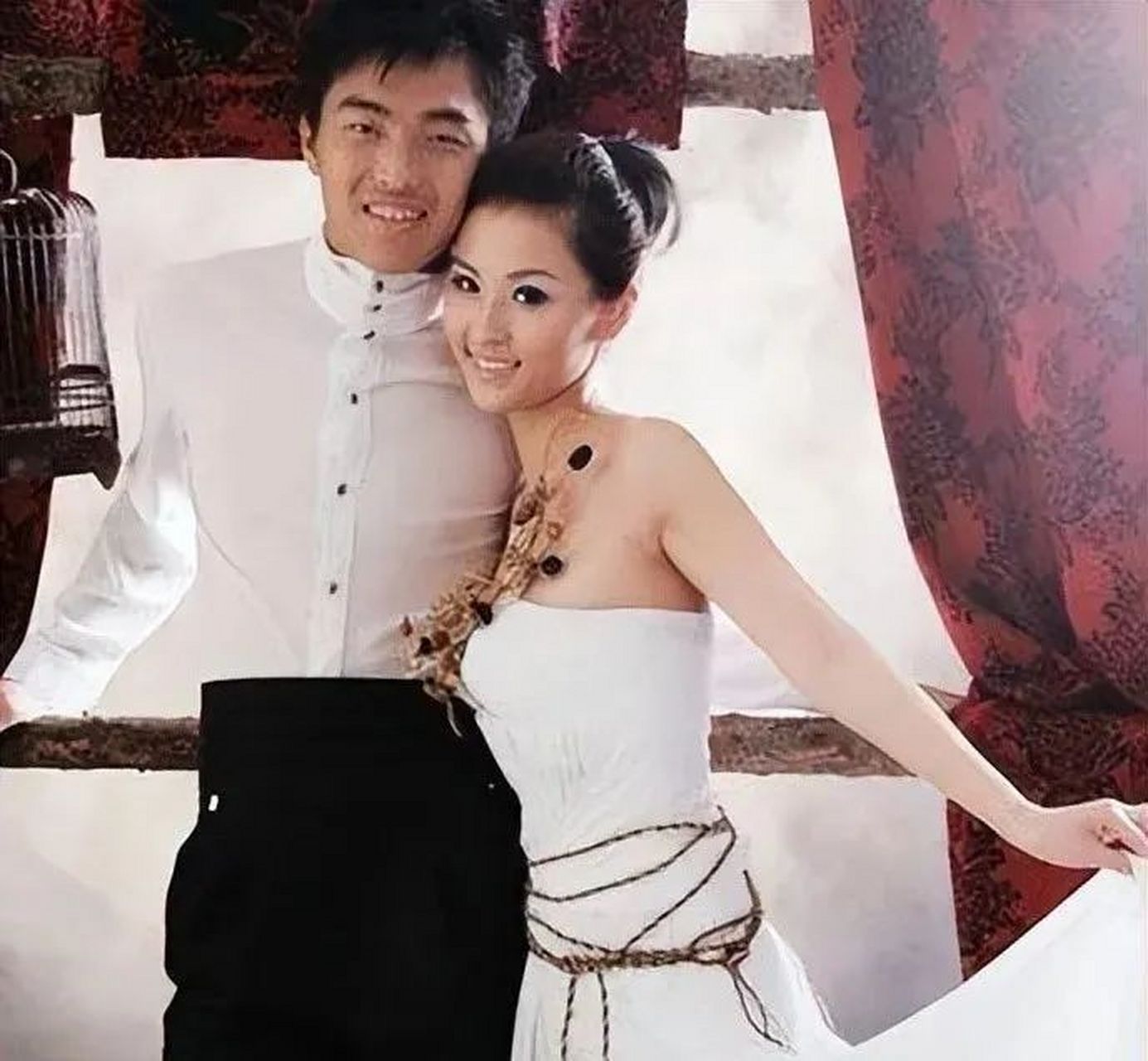 "身材火辣"的国足太太之赵盈  作为从四川大学新闻系毕业的一位才女