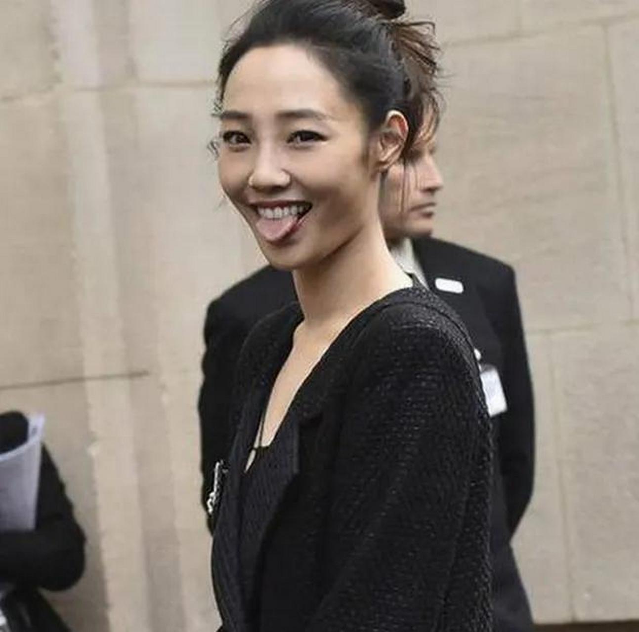 gif创作人# 白百何为什么每次出席活动都吐着舌头?