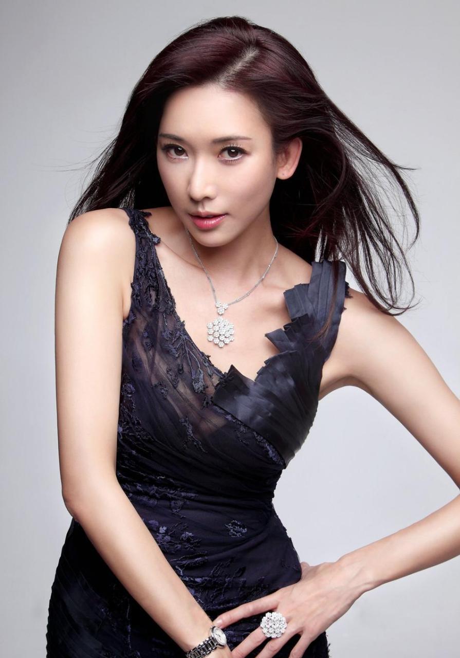 林志玲一直是华语娱乐圈中备受瞩目的女星,她的形象一直以来都是清新