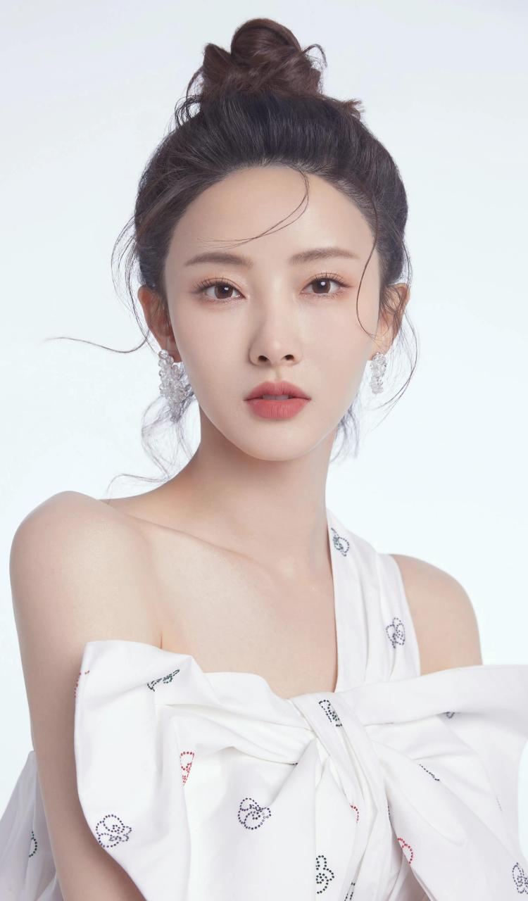 gif创作人# 胡丹丹 毕业于北京电影学院 天蝎座 身高173cm 体重49g