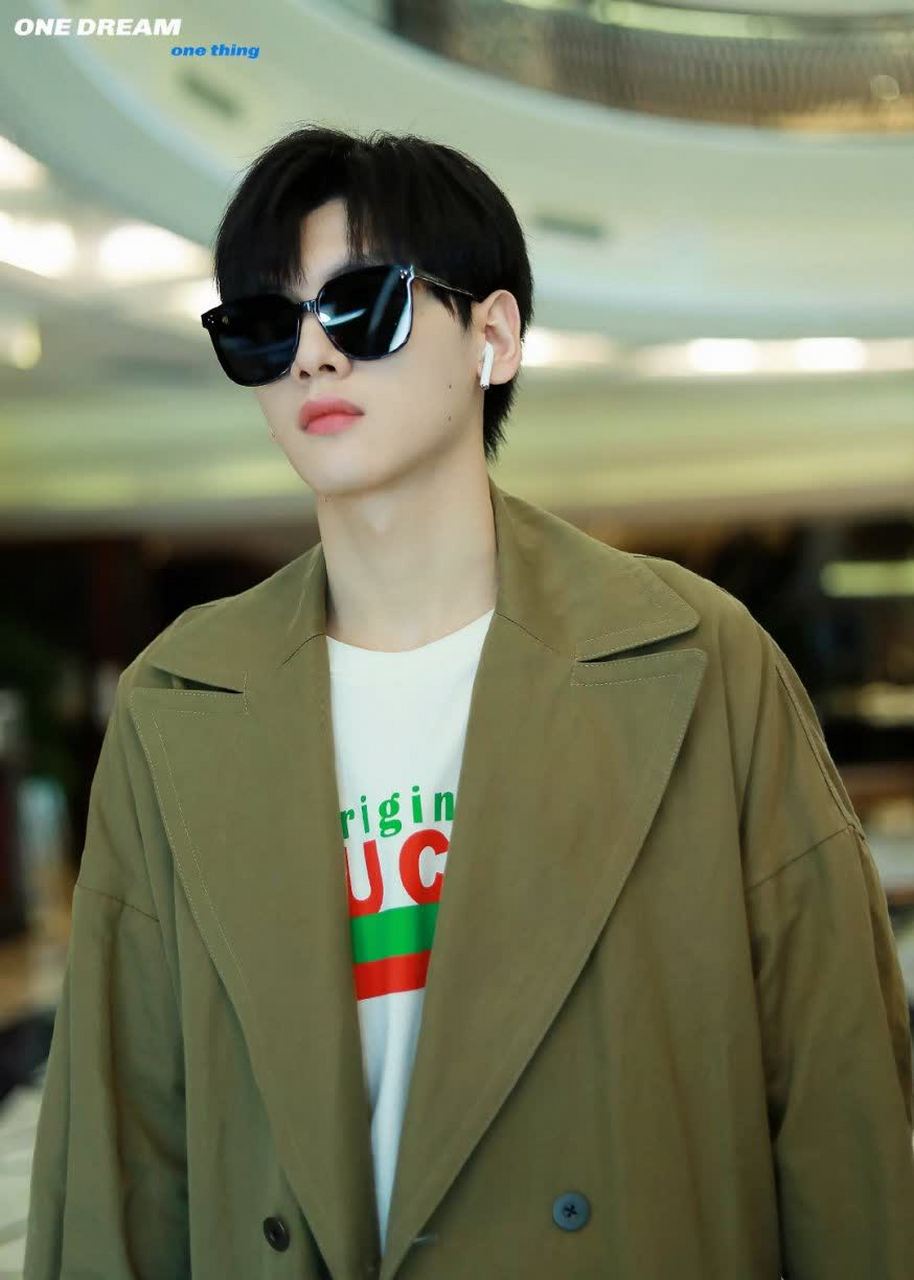 民民斗吧挑战#   这里有一场超a级男明星墨镜大赛,翟潇闻,何洛洛