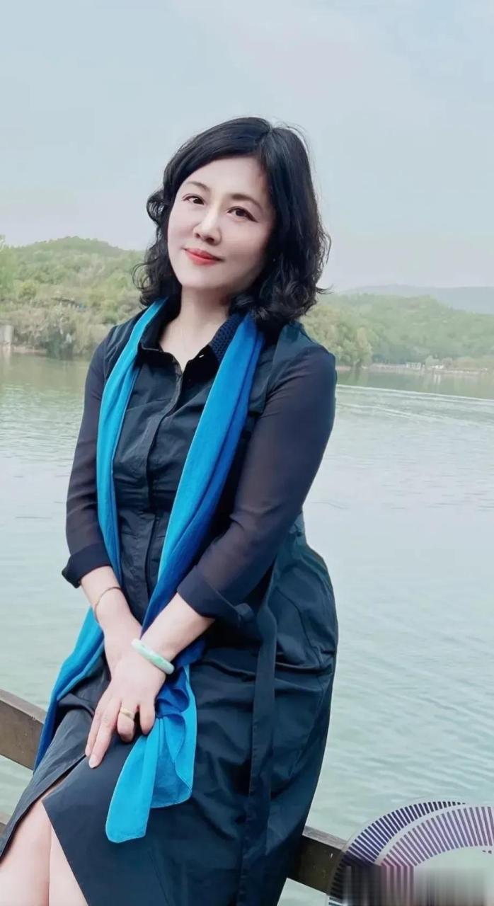 这才是中年少妇应有的模样!