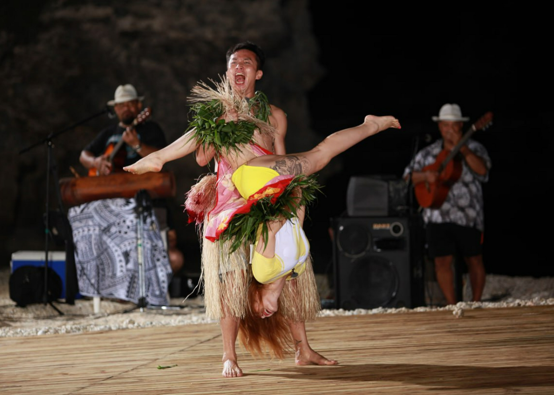 柳岩跑男的节目照片,女明星为了火也是够拼的