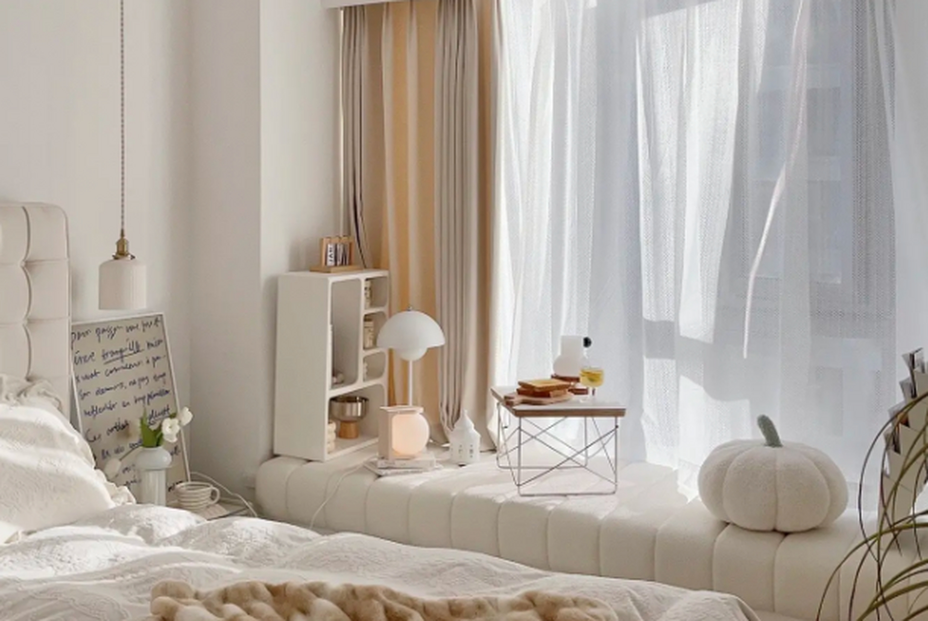 1m 做了单边开的设计,两边都没有固定,往两边都可以拉 小户型的飘窗