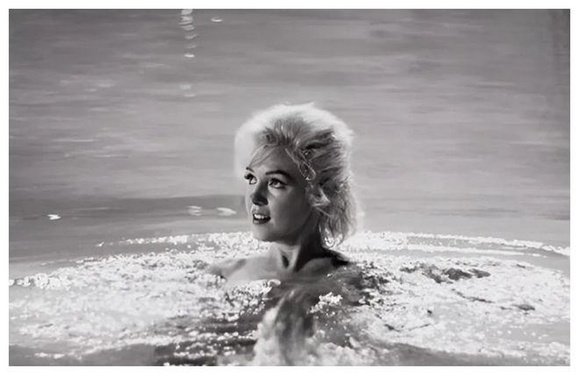 在1962年,当玛丽莲梦露正在拍摄电影《濒于崩溃》的时候,摄影师劳伦斯