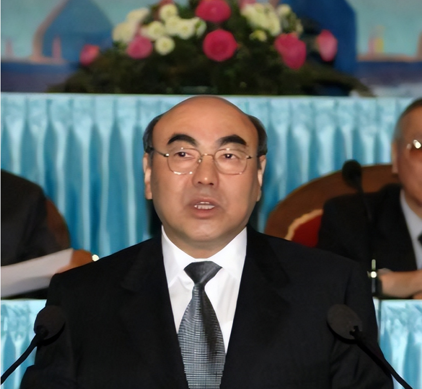 阿卡耶夫终于说出实话:美国人把我赶走,至今后悔不已