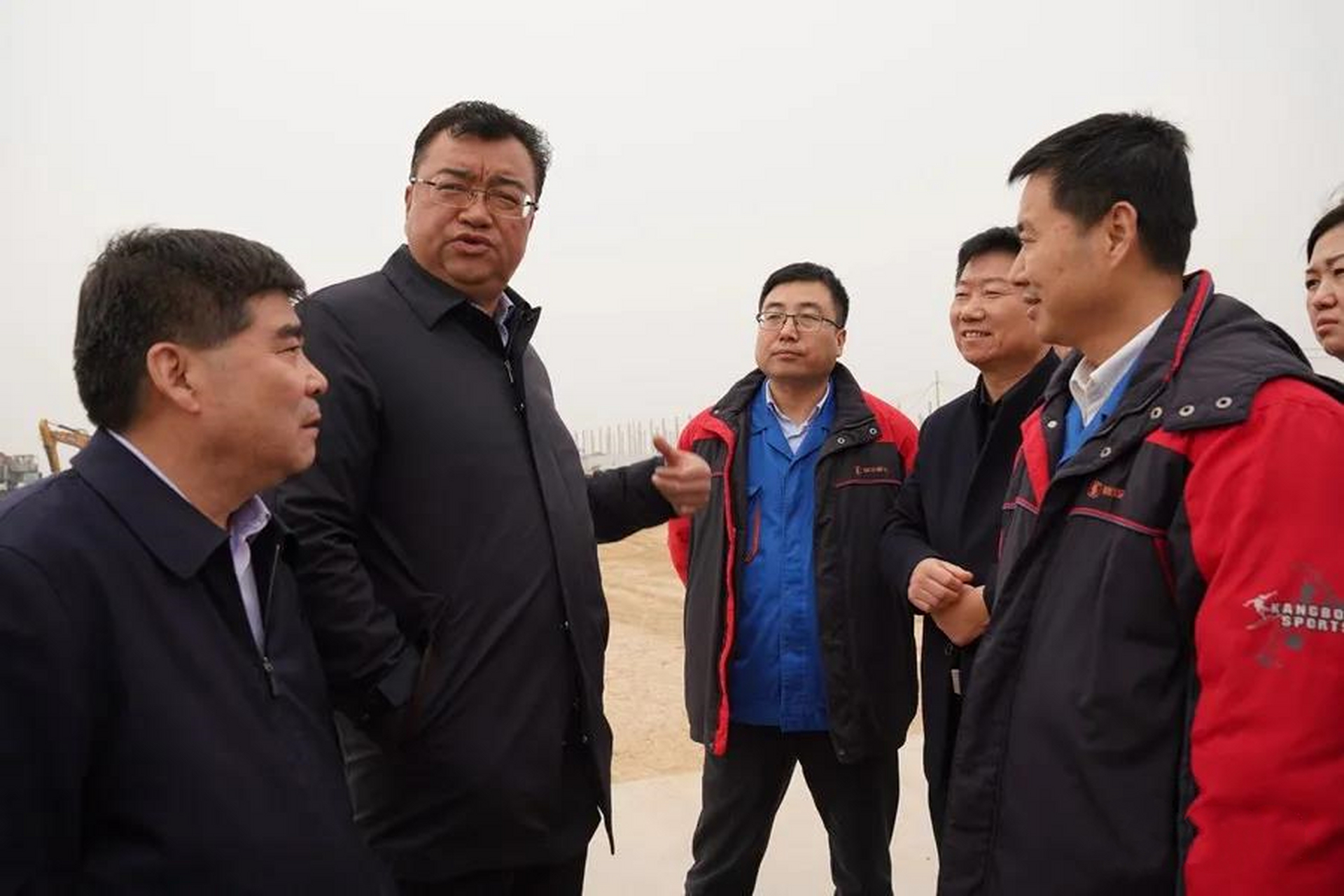 3月6日,西安市委常委,常务副市长玉苏甫江·麦麦提率队到陕汽重卡扩能