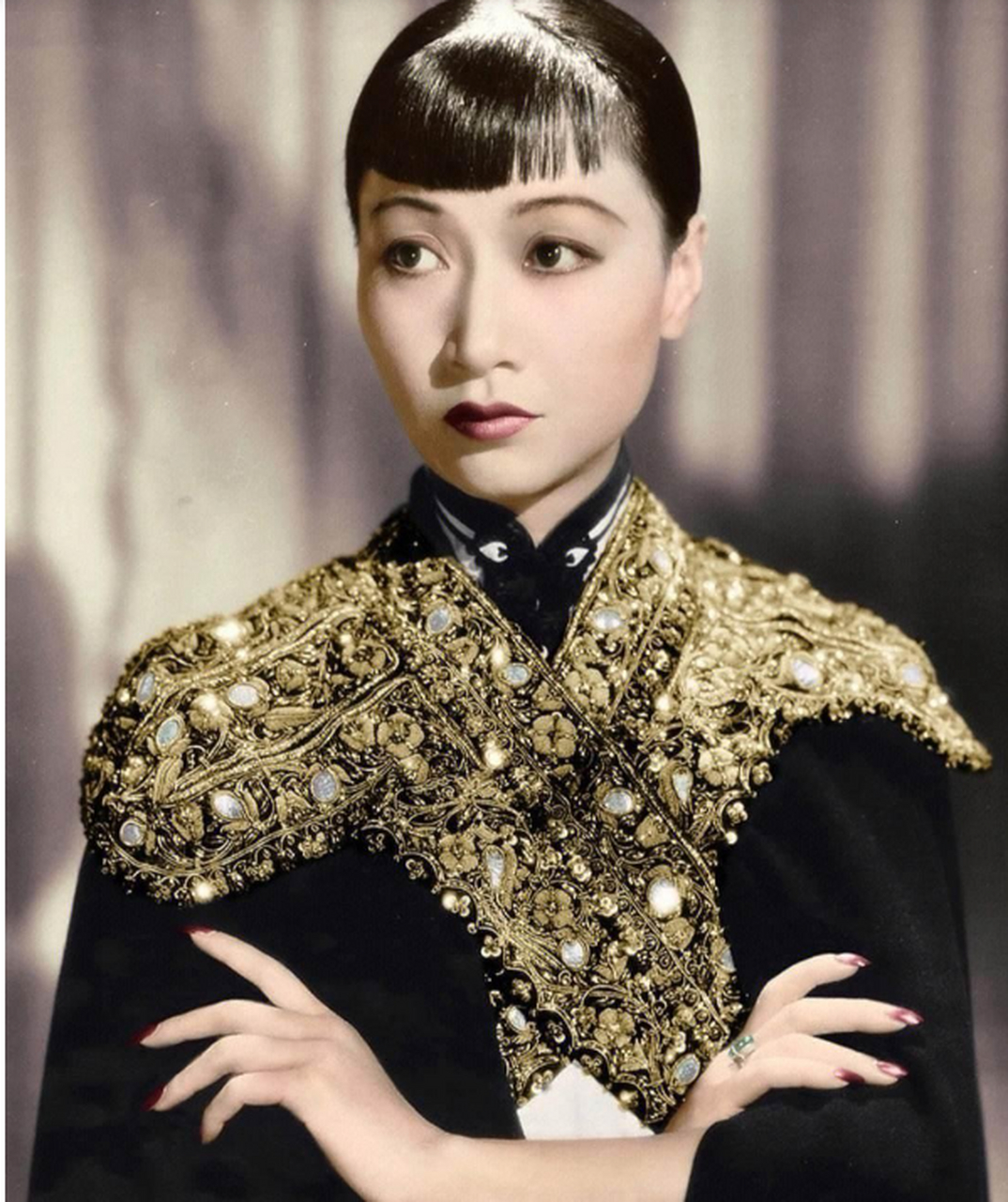 图为首位出现在美国货币上的华裔女性,电影,舞台剧演员黄柳霜,她出生