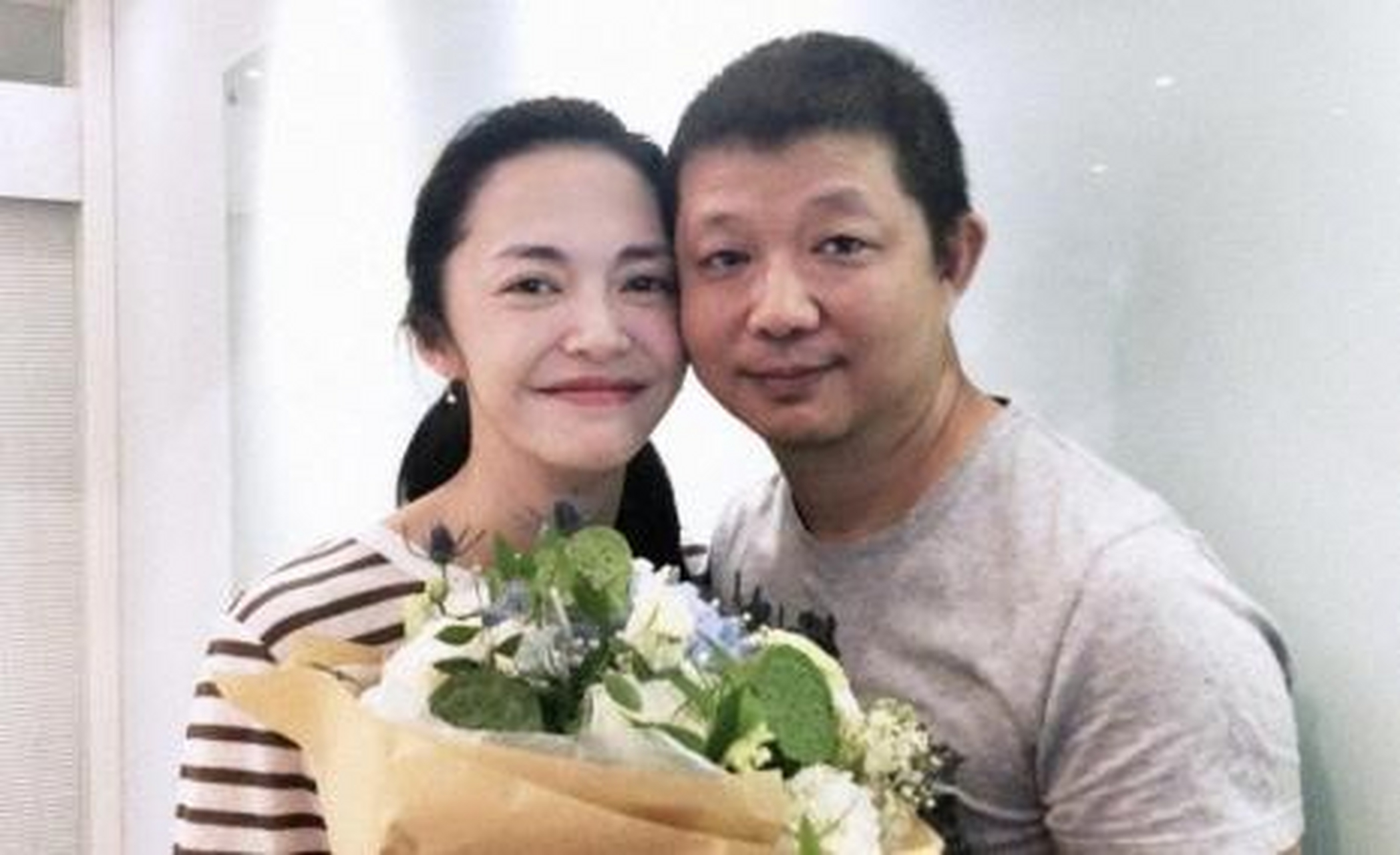 2014年,姚晨和曹郁结婚仅两年,一天,姚晨在家里收拾衣服,无意中在衣柜