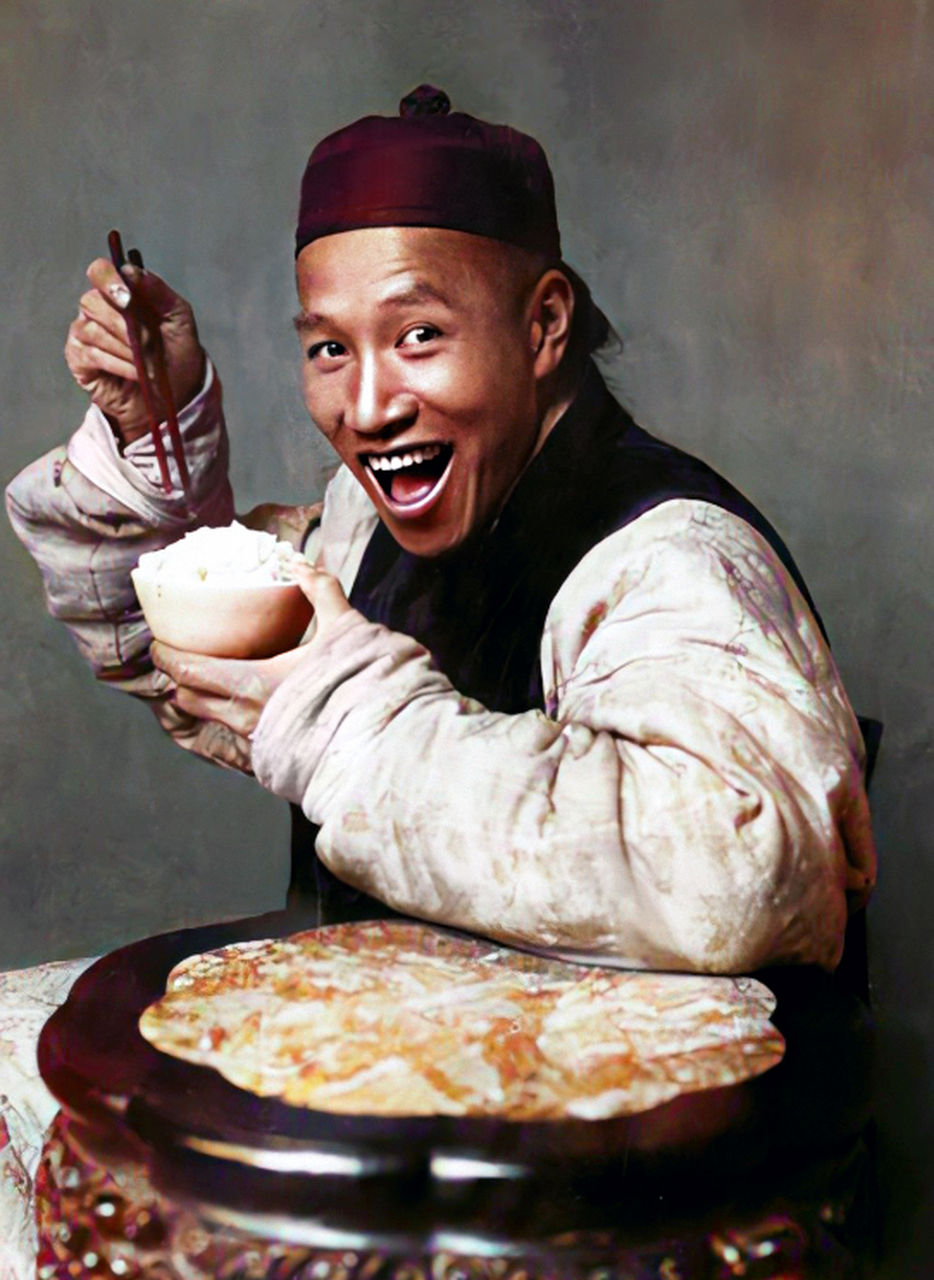 和当时更多人在镜头前的麻木不仁截然相反