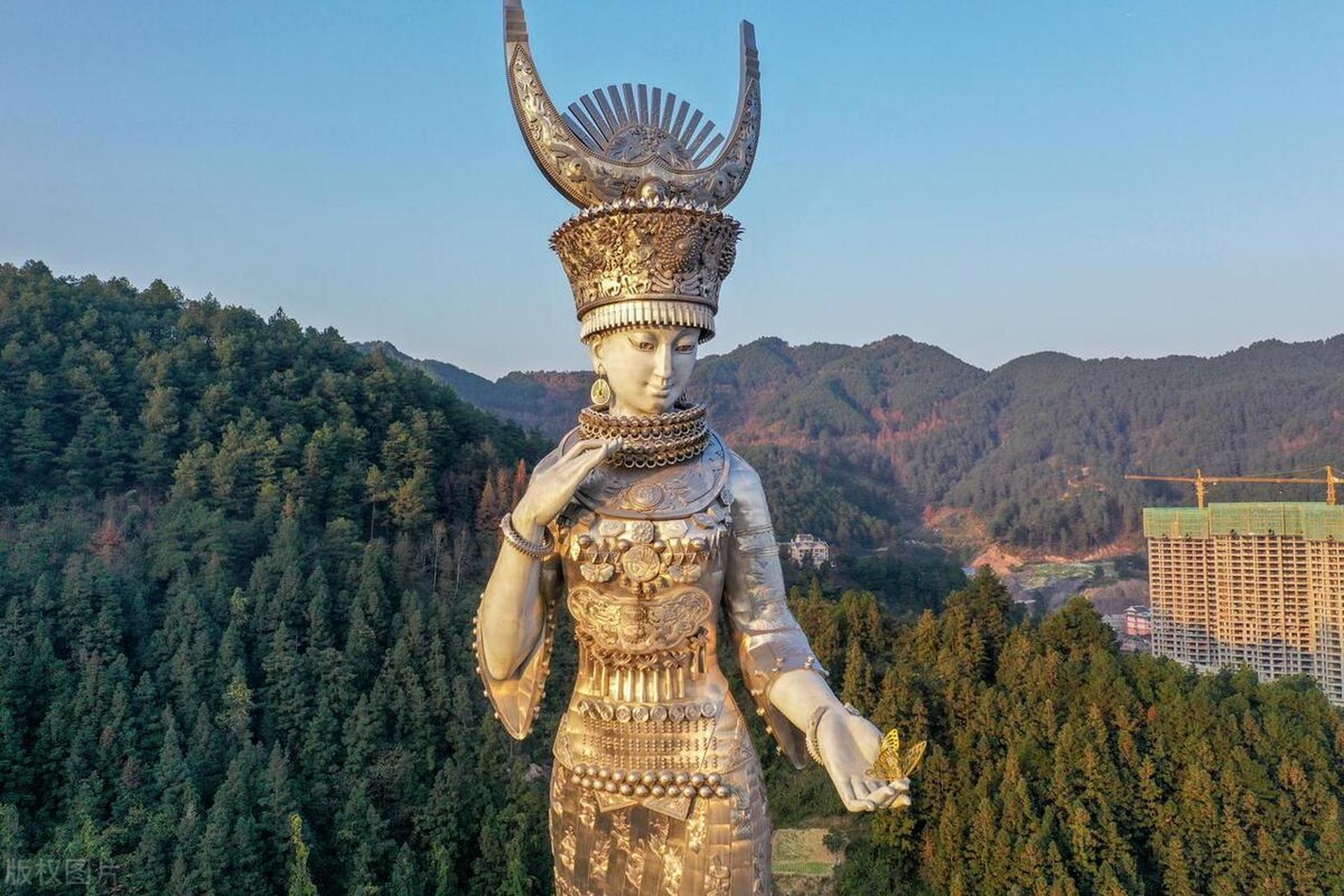 她就是国内最大的高达88米的苗族女神像—仰阿莎,造价竟达8600万!